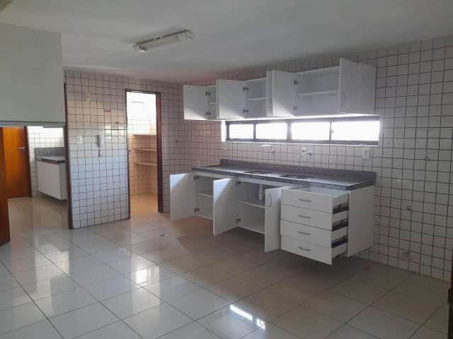 Apartamento em Manaira com 220 mts2. 4 Suites, 2 Varandas, 3 Vagas de Garagem, 1 por andar