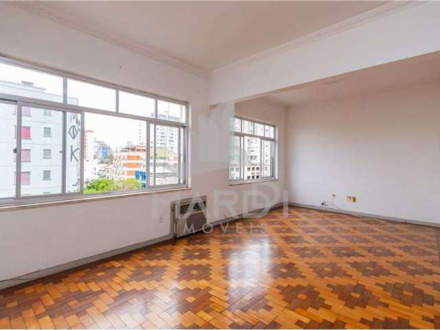 Apartamento com 5 quartos à venda na Avenida Cristóvão Colombo, 2040, Floresta, Porto Alegre por R$ 489.000