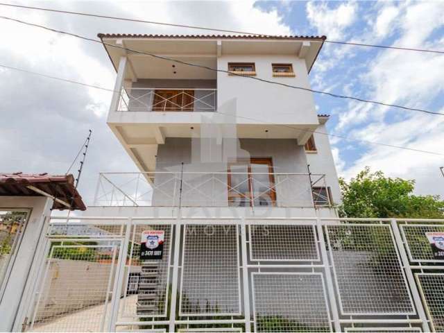 Casa em condomínio fechado com 3 quartos à venda na Rua Jamil Antônio José, 46, Nonoai, Porto Alegre por R$ 490.000
