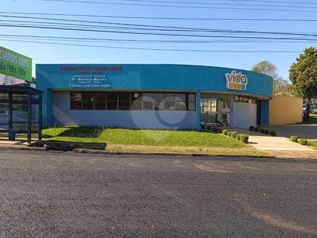 Sala Comercial com Estacionamento na Região do Lago em Cascavel/PR.