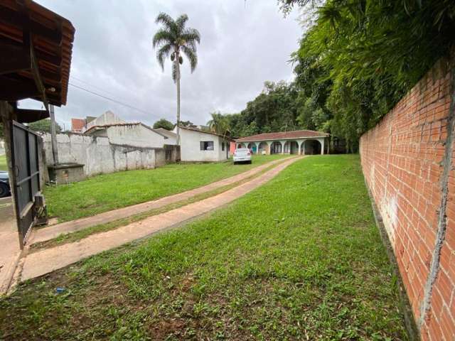 Ótimo terreno à venda com 558 m² contendo 3 casas - Boa Vista - Curitiba.