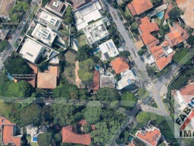 'Já imaginou construir a casa dos seus sonhos no bairro mais valorizado da cidade de São Paulo ?  Terreno de 835m2 no Jardim Europa, próximo ao parque