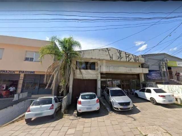 Pavilhão comercial localizado na Rua Coronel Aparício Borges. Possui escritório, sala, depósito, cozinha, 06 banheiros e um enorme pátio com vaga para vários carros. Área total de 800m². Bem localizad