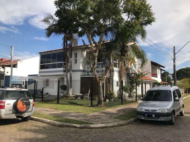 Casa  na zona sul de  Porto Alegre casa com suíte casa com 4 dormitórios &lt;BR&gt;&lt;BR&gt;Excelente imóvel situado próximo ao supermercado Zaffari da Juca Batista,&lt;BR&gt;casa de  esquina, a uma 