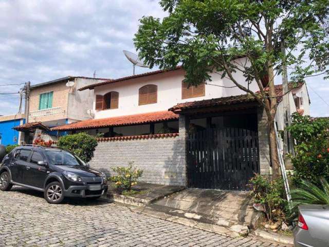 Casa com 6 quartos, 400 m² por R$ 1.300.000 - Baldeador - Niterói/RJ