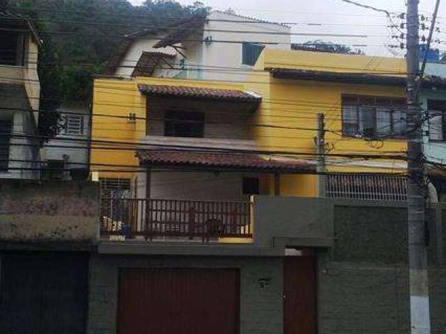 Casa com 3 dormitórios e piscina, por R$ 650.000,00 - São Francisco - Niterói/RJ