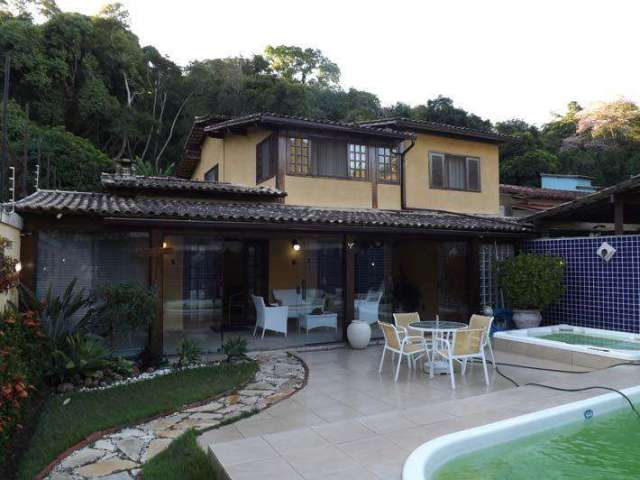 Casa duplex em local cercado por muito verde. Fácil e rápido acesso, 05 qts/03 suítes, lazer, 351 m², R$ 1. 600.000,00 - Pendotiba - Niterói/RJ