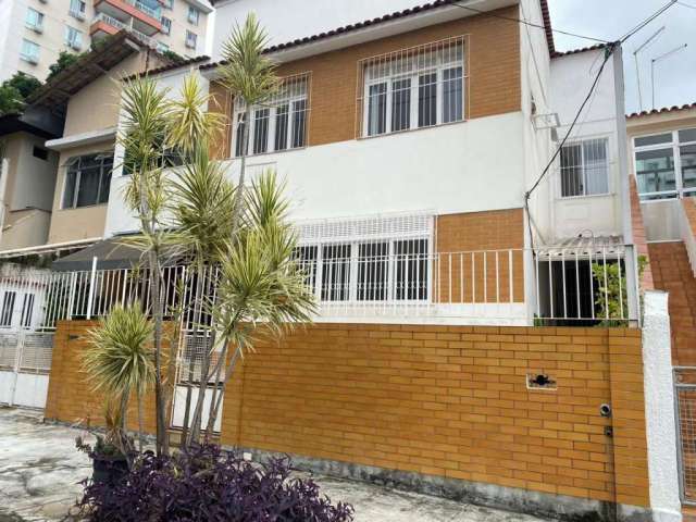 Investimento, casa em rua fechada, 4 quartos à venda, 210 m² por R$ 1.100.000 - Santa Rosa - Niterói/RJ