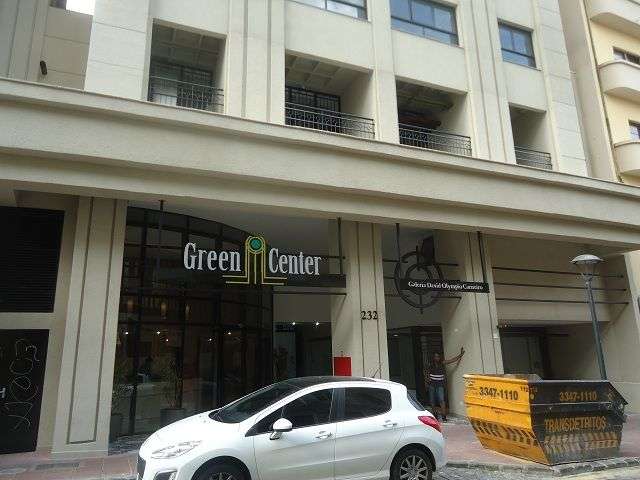 Sala Comercial - Edf. Green Center - em Ótimo Estado - Desocupada