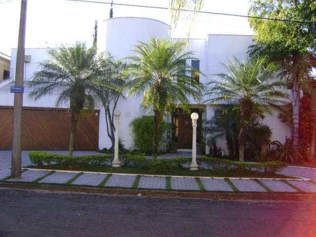 Casa com 4 dormitórios e 2 suítes na Vila Elizabeth próxima ao Terminal Rodoviário em São Carlos