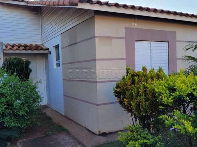 Casa de condomínio com 2 dormitório sendo 1 suíte em São Carlos