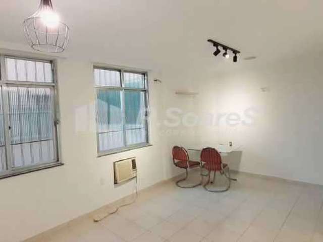 Apartamento à venda na Rua Senador Dantas, Centro, Rio de Janeiro, 30 m2 por R$ 180.000