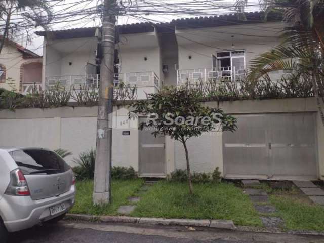 Casa com 3 quartos à venda na Rua Capim Branco, Vila Valqueire, Rio de Janeiro, 259 m2 por R$ 950.000