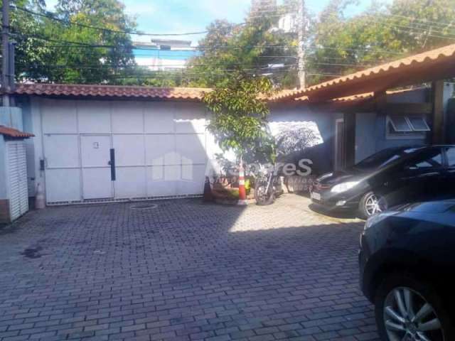 Casa comercial com 5 salas para alugar na Rua Jambeiro, Vila Valqueire, Rio de Janeiro, 327 m2 por R$ 10.000