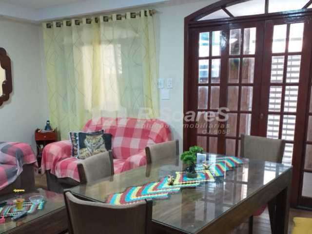 Casa com 3 quartos à venda na Rua Jequitinhonha, Realengo, Rio de Janeiro, 144 m2 por R$ 335.000