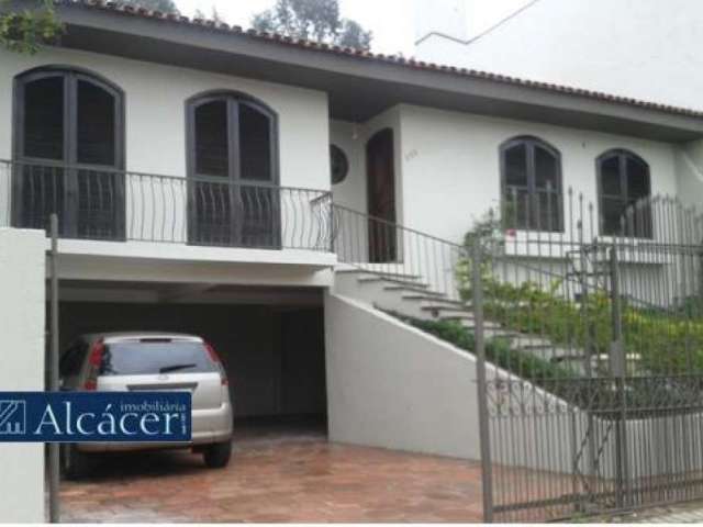 Casa Residencial com 8 quartos  para alugar, 220.00 m2 por R$4600.00  - Merces - Curitiba/PR