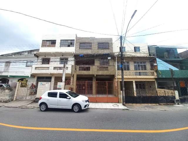 Casa 3 Pavimentos com 4 Quartos à Venda no Bairro Machado ( Cidade Baixa )