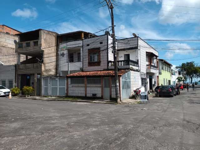 Casa de 2 Pavimentos com 4 Quartos à Venda na Ribeira ( Cidade Baixa )