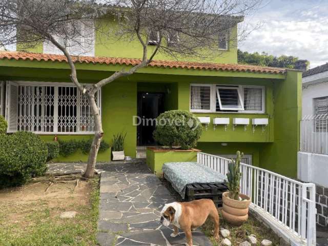 Casa com 3 quartos à venda na Rua Pindorama, 101, Teresópolis, Porto Alegre por R$ 950.000