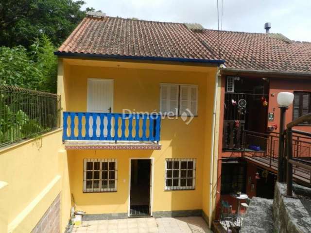 Casa com 3 quartos para alugar na Rua dos Guananas, 117, Espírito Santo, Porto Alegre por R$ 2.200