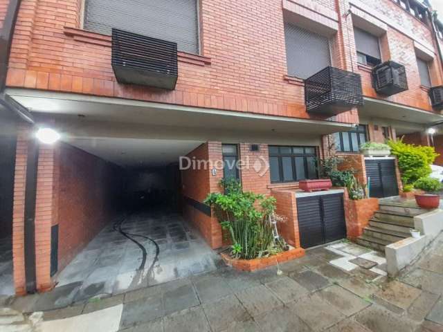 Casa em condomínio fechado com 3 quartos para alugar na Avenida Jacuí, 978, Cristal, Porto Alegre por R$ 5.500