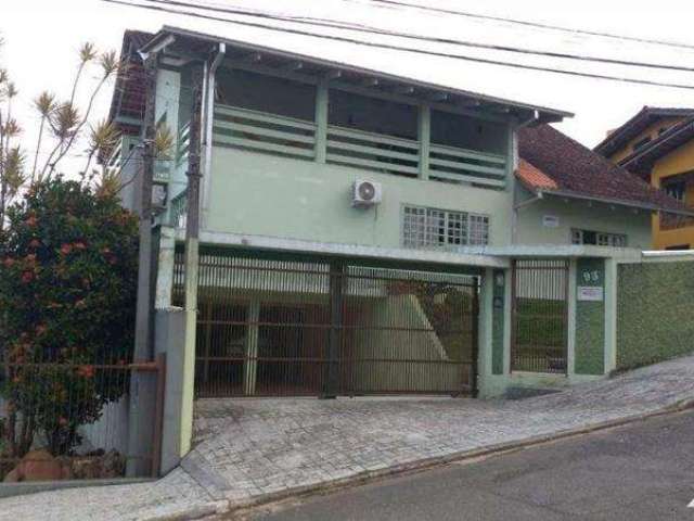 Sobrado para Venda em Joinville, Floresta, 4 dormitórios, 2 suítes, 5 vagas