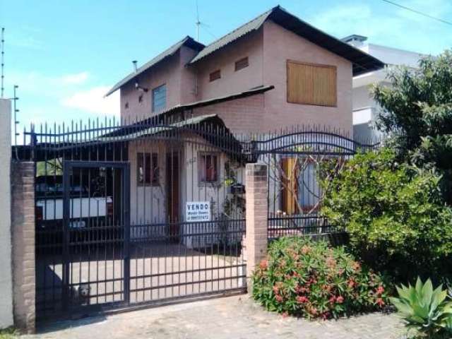Casa com 3 quartos à venda na Rua Padre Irineu Ferreira, 162, Parque Amador, Esteio por R$ 460.000