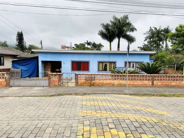 Casa à venda com 3 dormitórios no bairro Rio Morto - Indaial/SC