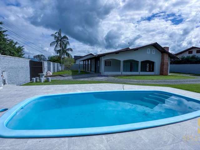 Casa à venda com 3 dormitórios (1 suíte) e piscina no bairro Estação - Ascurra/SC