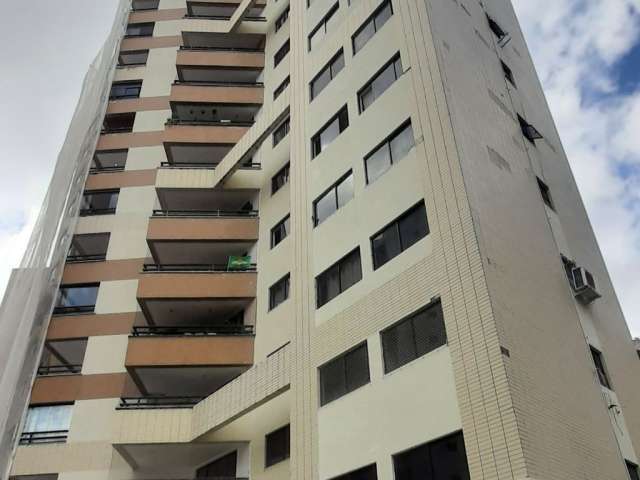 Apartamento no Meireles, Nascente, próximo a Praia c/ Sala, Varanda, 03 Suites, Cozinha, Área de Serviço e Armários.