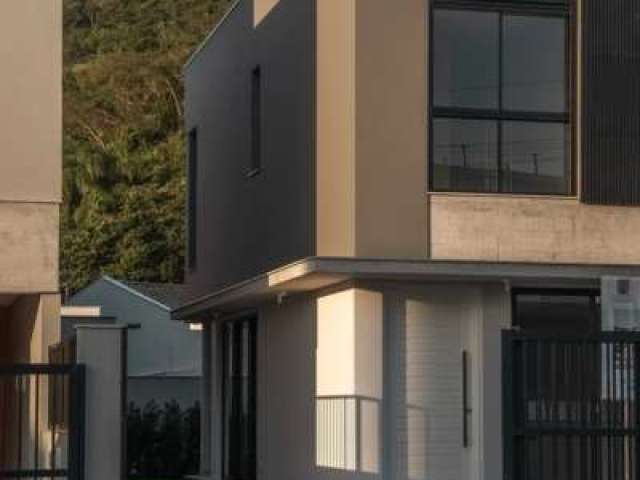 Casa com 4 quartos à venda na Avenida dos Jerivás, 200, Cachoeira do Bom Jesus, Florianópolis por R$ 1.650.000