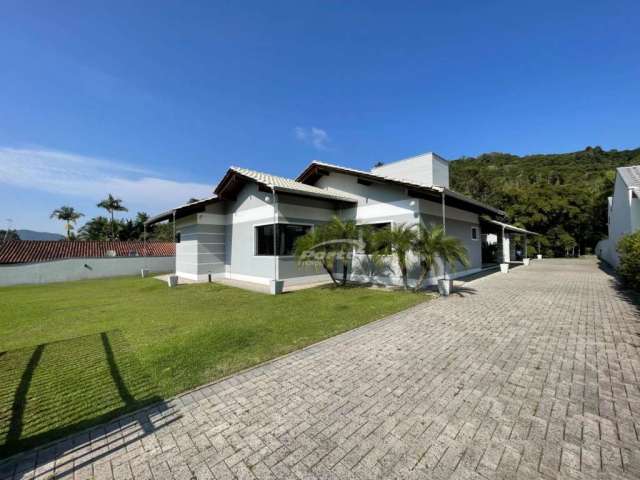 Casa com 3 quartos à venda na Rua Francisco Pedro da Silva, 45, Gasparinho, Gaspar, 443 m2 por R$ 1.980.000