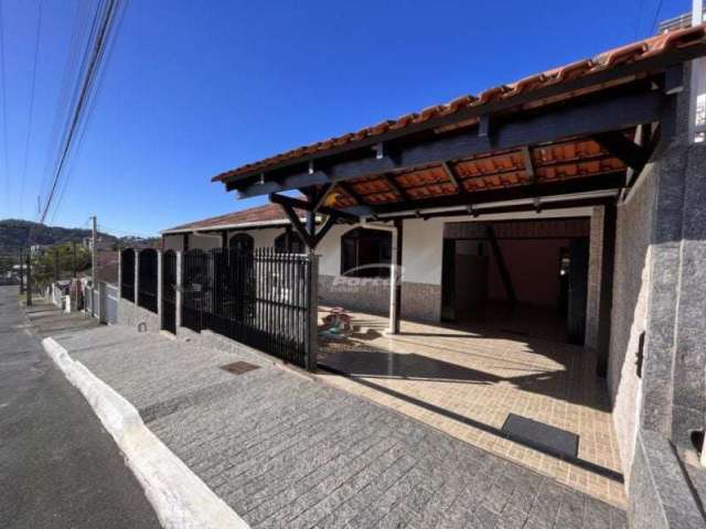 Casa com 3 quartos à venda no Velha Central, Blumenau , 180 m2 por R$ 700.000