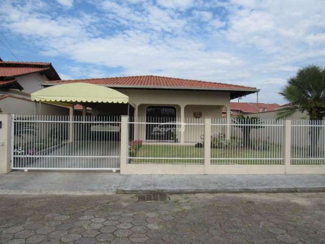 Casa com 3 quartos para alugar em Santa Terezinha, Gaspar , 186 m2 por R$ 3.950