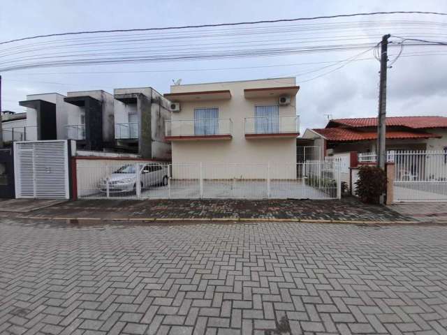 Apartamento com 2 quartos para alugar no Itacolomi, Balneário Piçarras  por R$ 1.450