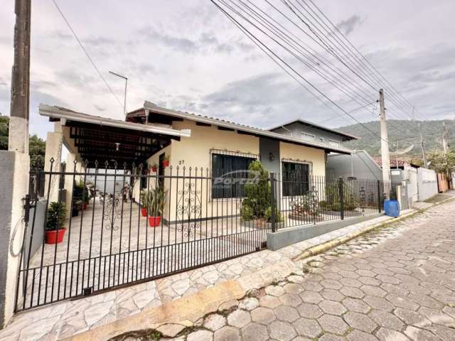 Casa com 4 quartos à venda na Sebastião Salomão da Costa, 27, Armação, Penha, 110 m2 por R$ 1.100.000