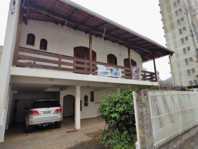 Casa com 3 quartos para alugar na Vila Nova, Blumenau , 291 m2 por R$ 4.995