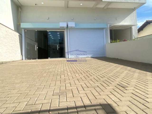 Lojão com 180m² na RUa Dr Barcelos, com estacionamento, pé direito alto, novo, ótima localização