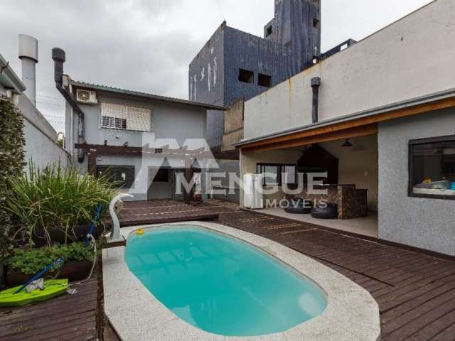 Casa com 3 quartos à venda na Três de Outubro, 232, Ecoville, Porto Alegre por R$ 815.000