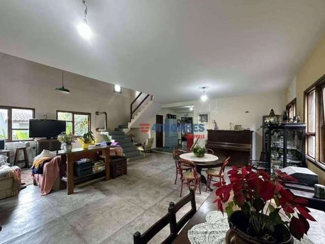 Casa com 4 dormitórios à venda, 303 m² por R$ 890.000,00 - Vila Diva - Carapicuíba/SP