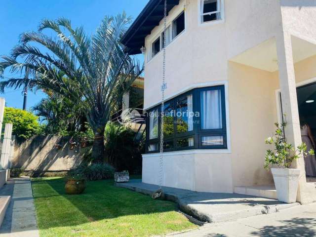 Casa à venda com terreno de 450 m2, com 3 suites, perto da praia, Campeche, Florianópolis, SC