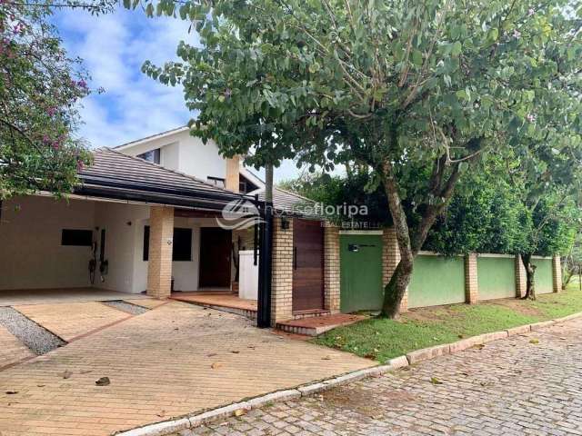 Casa à venda, Lagoa da Conceição, Florianópolis, SC - Possui 300m de area construida  - em loteamen
