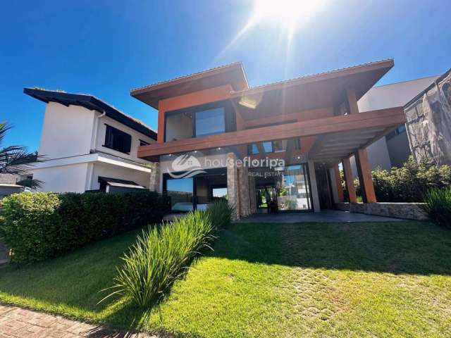 Casa à venda, Morro das Pedras, Florianópolis, SC - Possui 4 suites, em condomínio fechado  frente