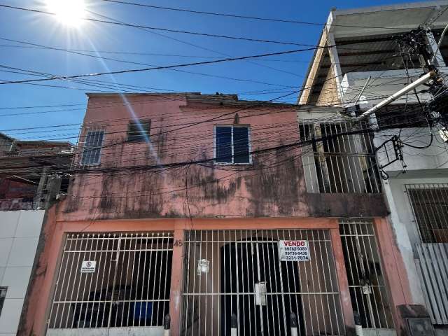 Vendo Casa térrea em Pernambues com Cobertura R$ 180mil