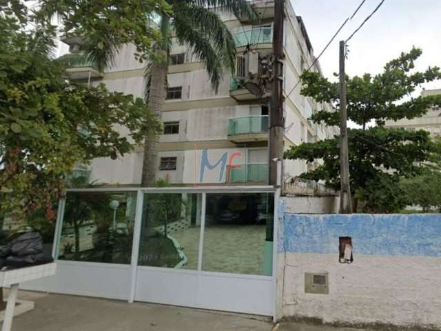 Excelente Apartamento no Guarujá com 80 m² de a.c., a 400 metros da Praia, com 3 dorms., cozinha, sala banheiro e 1 vaga. REF: 5.285