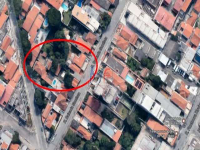 REF 7467 - Terreno com 3 casas antigas possuindo  1250 m² - Vila Carmosina .