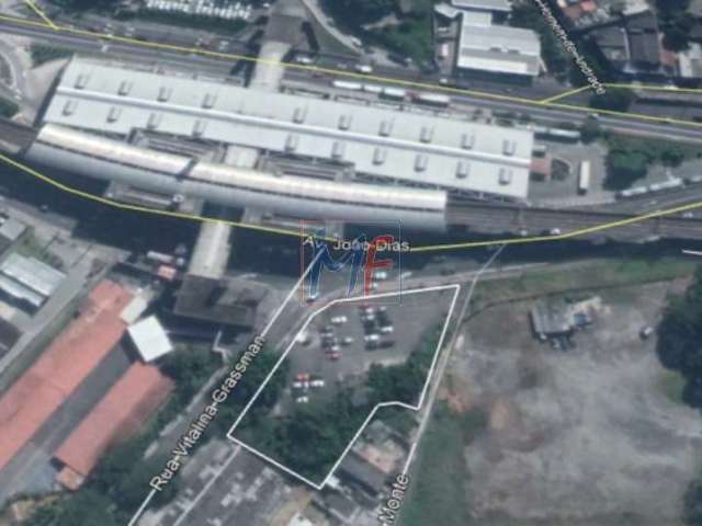 Terreno no bairro Santo Amaro, de esquina com 2.450 m², zoneamento ZEU.  Duas frentes .Não aceita nenhum tipo de permutas. (REF 13.753)