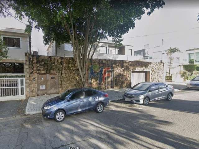 REF: 168 Casa assobradada para venda no bairro Saúde, com 5 quartos (1 suíte), 6 vagas, área construída: 742 m². Área Total: 640 m² .