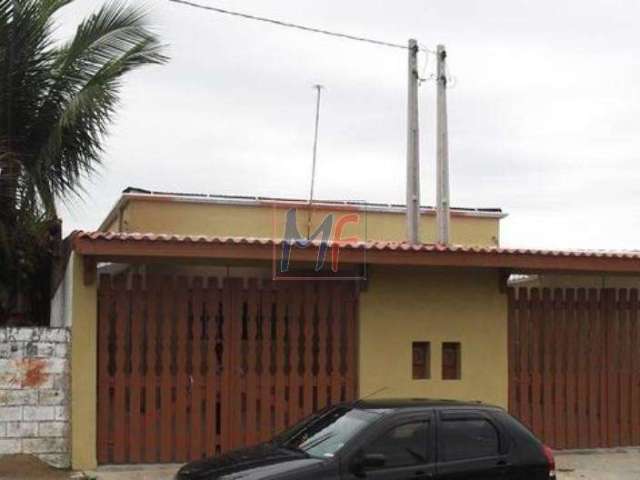 Ótima casa térrea com 150 m² de terreno e 86 m² de A.C.,  3 dorms. ( sendo 2 suítes), 2 vagas, no bairro o Bopiranga- Itanhaém. REF: 12.038