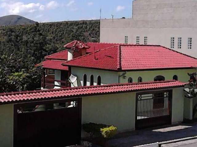 Casa Para Vender com 4 quartos 1 suítes no bairro Região Central em Caieiras